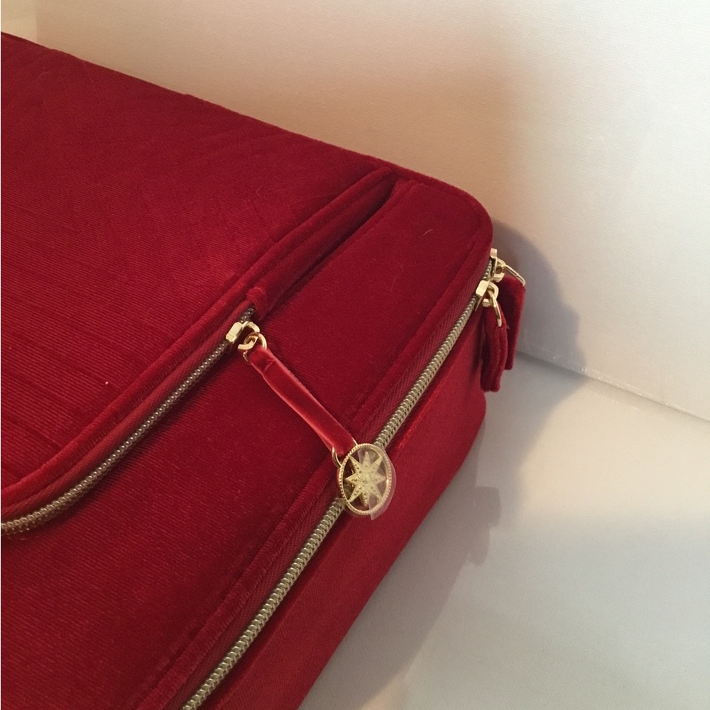 Estée Lauder Red Velvet Train Case, Luxurious - Picture 7 of 7
